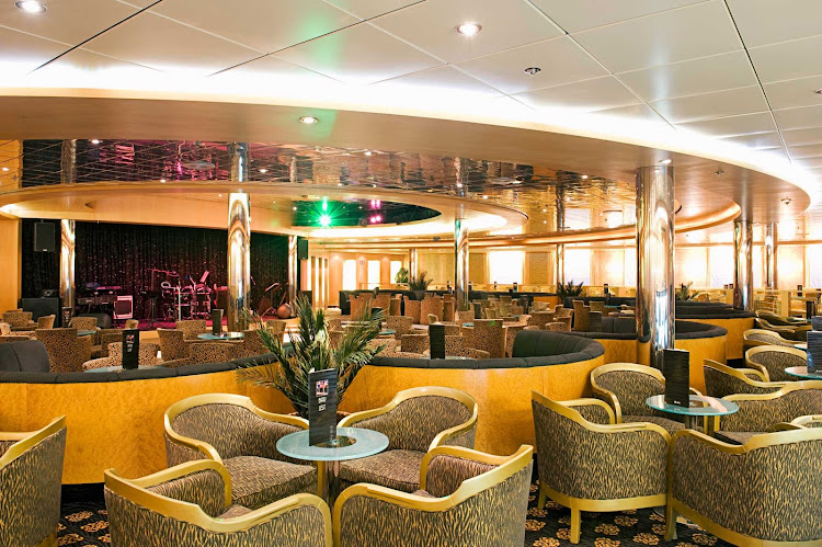 A prime gathering spot on MSC Armonia, the Armonia lounge offers a pleasant atmosphere and well-stocked bar. 