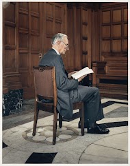 Portret van Max van der Stoel