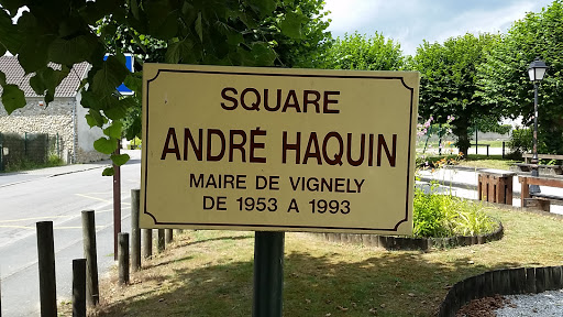 Square André Haquin