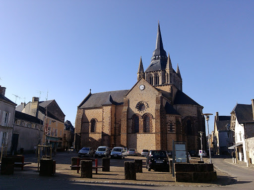 Eglise De Fresnay Sur Sarthe