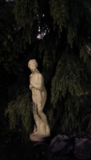 Weisse Venus Statue
