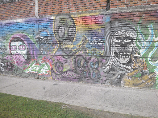 Graffiti De  Seres Extraños