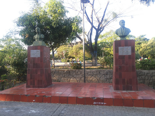 Monumentos A Los Generales Rafael Uribe U Benjamin Herrera