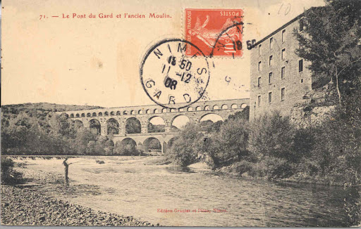 Le Pont du Gard et l'ancien Moulin