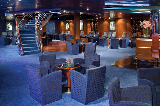 Spend an evening with friends or fellow passengers and lift a cocktail or two in the Star Lounge aboard Seven Seas Mariner.