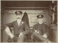 Twee gezagvoerders aan boord van een schip