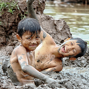 THE MUD SWIMMER by Aad S. Ahmad - Babies & Children Child Portraits