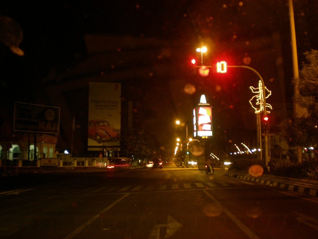 [SurabayaNightscenePerempatanDr.Soeto[1][3].jpg]