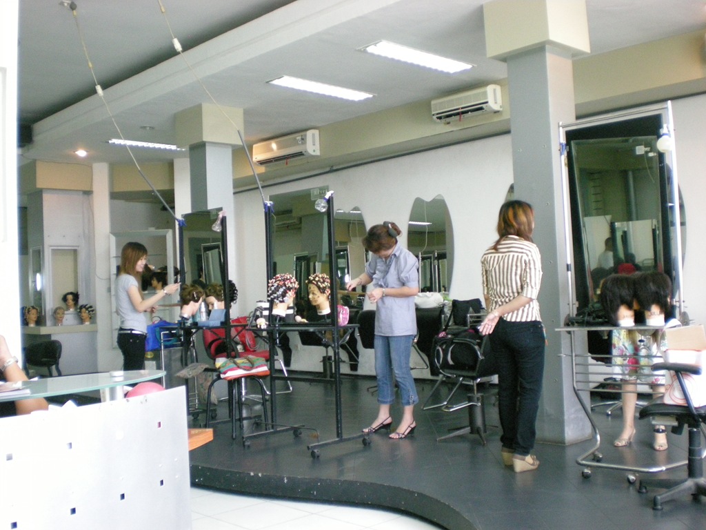 [ReverSekolahPotongRambutMakeUp23184.jpg]