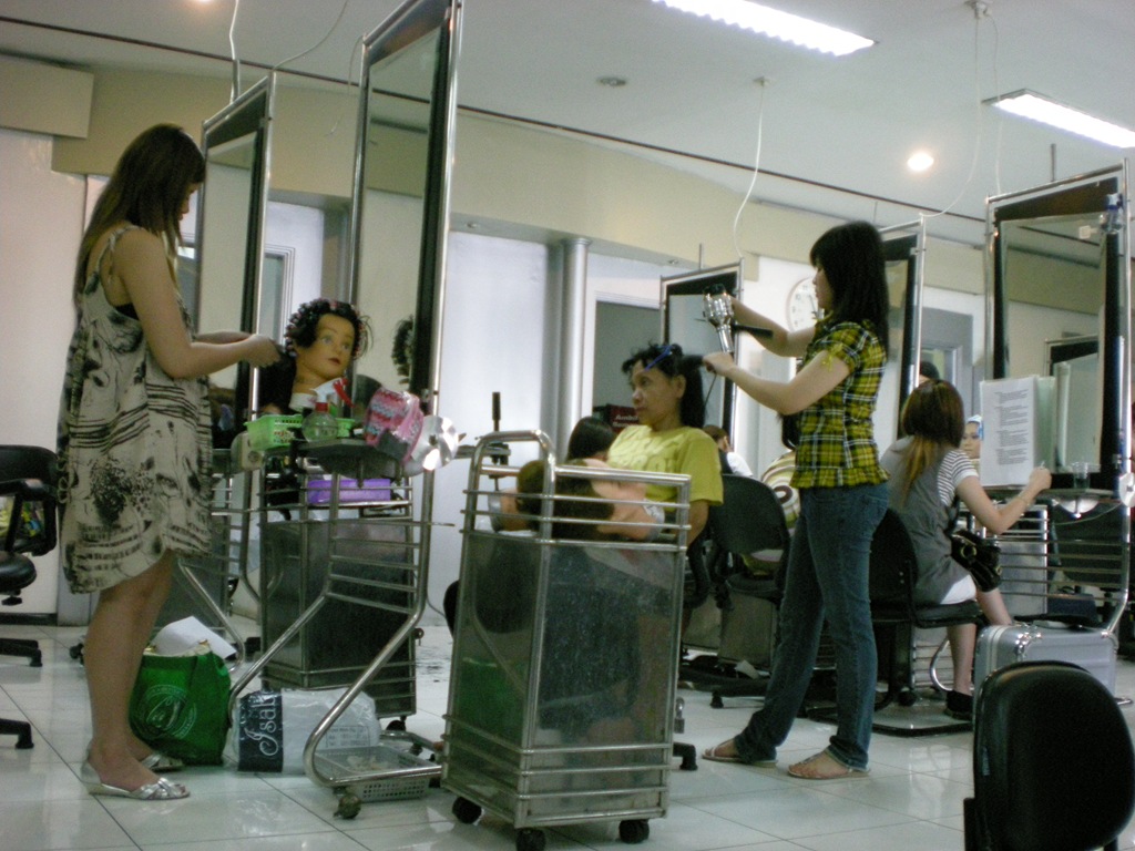 [ReverSekolahPotongRambutMakeUp23244.jpg]