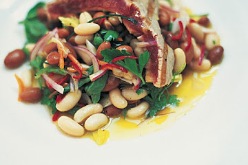Chargrilled tuna with dressed beans and loadsa herbs