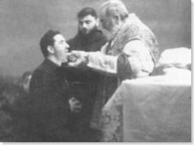 Comunion_padre_pio