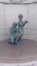 Statue 2 Girls