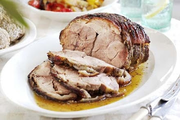 Slow-roast pork with apples & peppers