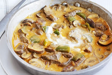 Quick steak & mushroom stroganoff