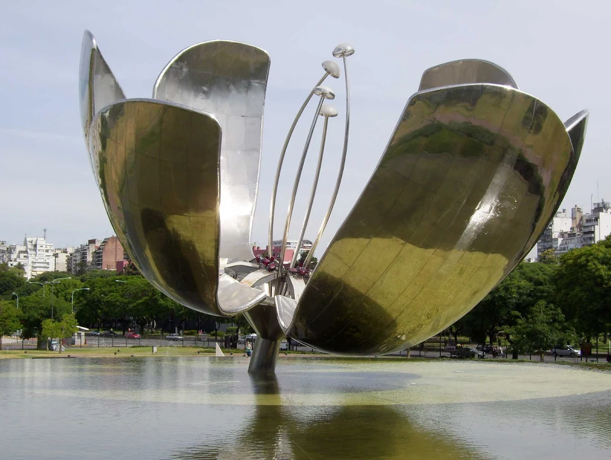 sculpture-Buenos-Aires - Floralis Genérica in Buenos Aires