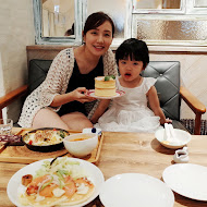 Uzna Omom 杏桃鬆餅屋