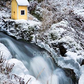A tiny pumphouse in the middle of nowhere by Sara Skog - Uncategorized All Uncategorized