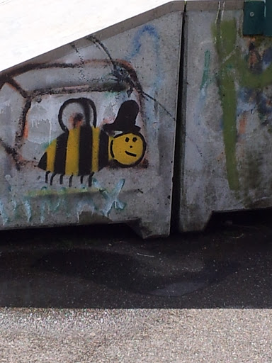 bee on rightside