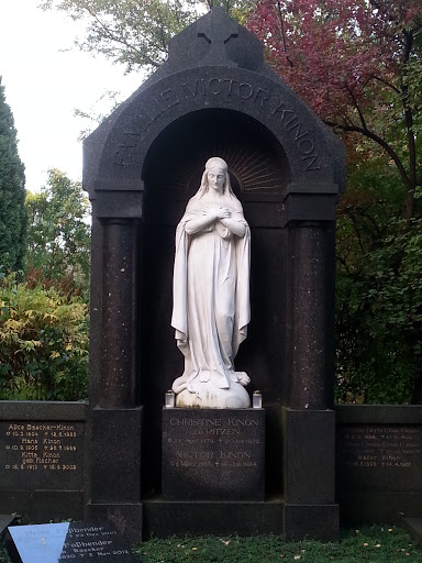 Ostfriedhof, Marmorstatue