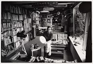 Chriet Titulaer in zijn werkkamer thuis