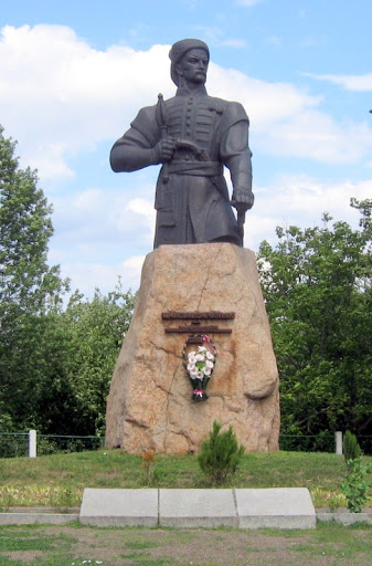Памятник М.Зализняку