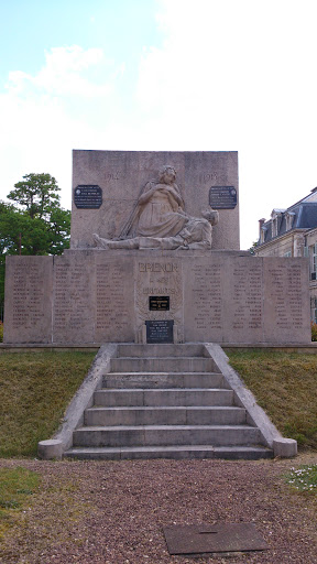 Monument aux Morts Brienon