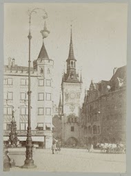 Een beschilderde stadstoren in München