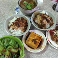 矮仔財滷肉飯