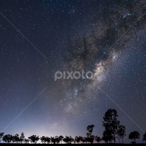 The Bulge by Zac Robinson - Landscapes Starscapes