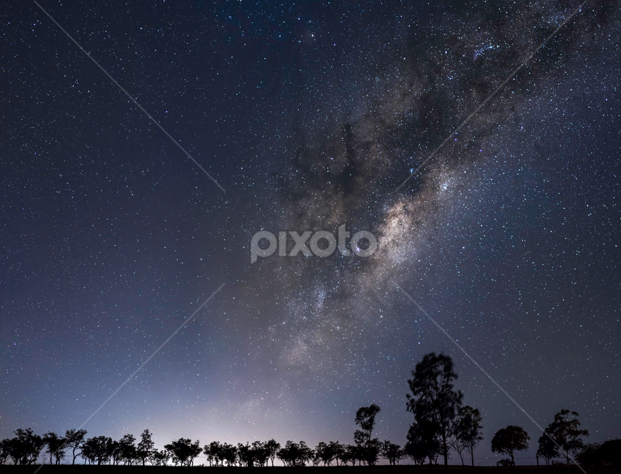 The Bulge by Zac Robinson - Landscapes Starscapes