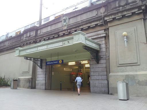 Milsons Point Train Station