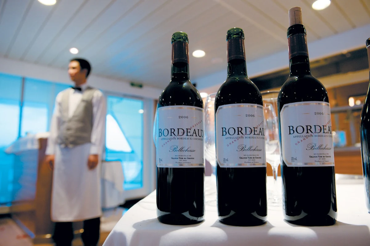 Wine Steward_Paul_Gauguin - La Veranda aboard the Paul Gauguin serves a lavish breakfast and internationally themed lunch buffets. It transforms into a refined French bistro for dinner.