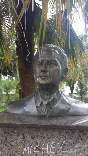 Busto De Eduardo Azeredo