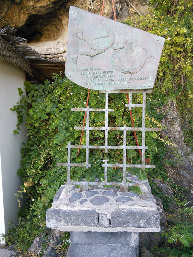 Ustica - Agli Uomini Del Sesto Continente