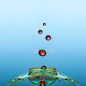 - 5 drops n 1 by Robert  Fly - Abstract Water Drops & Splashes