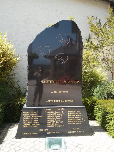 Monument Aux Morts Hauteville Sur Fier
