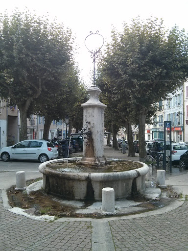 Fontaine place porte de la Buisse