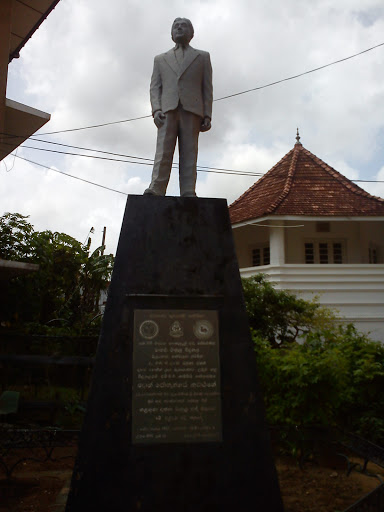Kumarage Statue