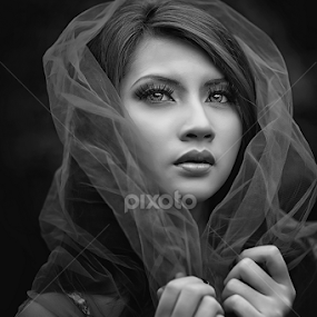 by Edo Slamet - Black & White Portraits & People