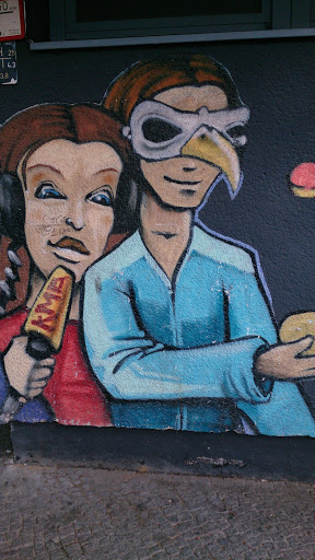 Frau und Mann mit Schnabel Mural 