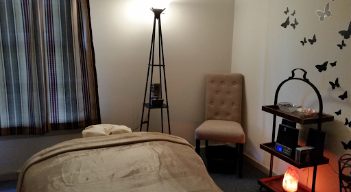 Healing Hands Massage Therapy logo