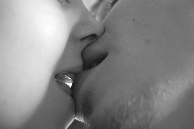[800px-French_Kiss[21].jpg]