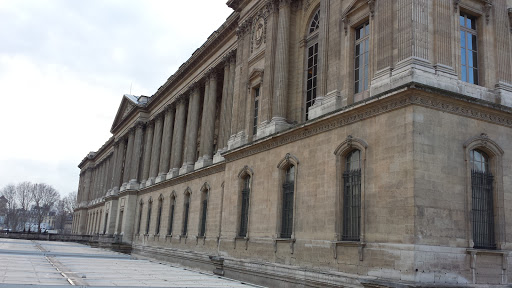 Côté Du Louvre