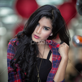 Bundaaa .... by Sahid Djatmika - People Portraits of Women