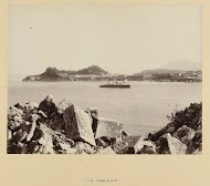 Gezicht op Korfoe, gezien vanaf het eiland Vido