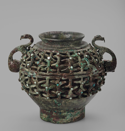 Small 'Pou' Jar with Openwork Decoration of Interlaced Dragons and with Two Serpentine Handles