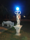 Статуя-фонарь