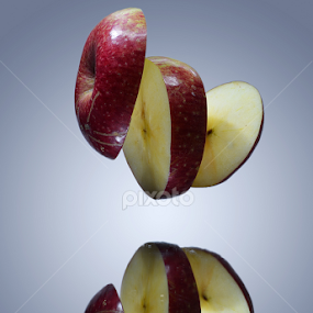 Potongan Apel by Gigih Ardiantoro - Food & Drink Fruits & Vegetables