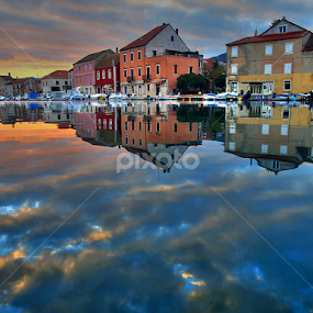 by Petar  Botteri - City,  Street & Park Vistas